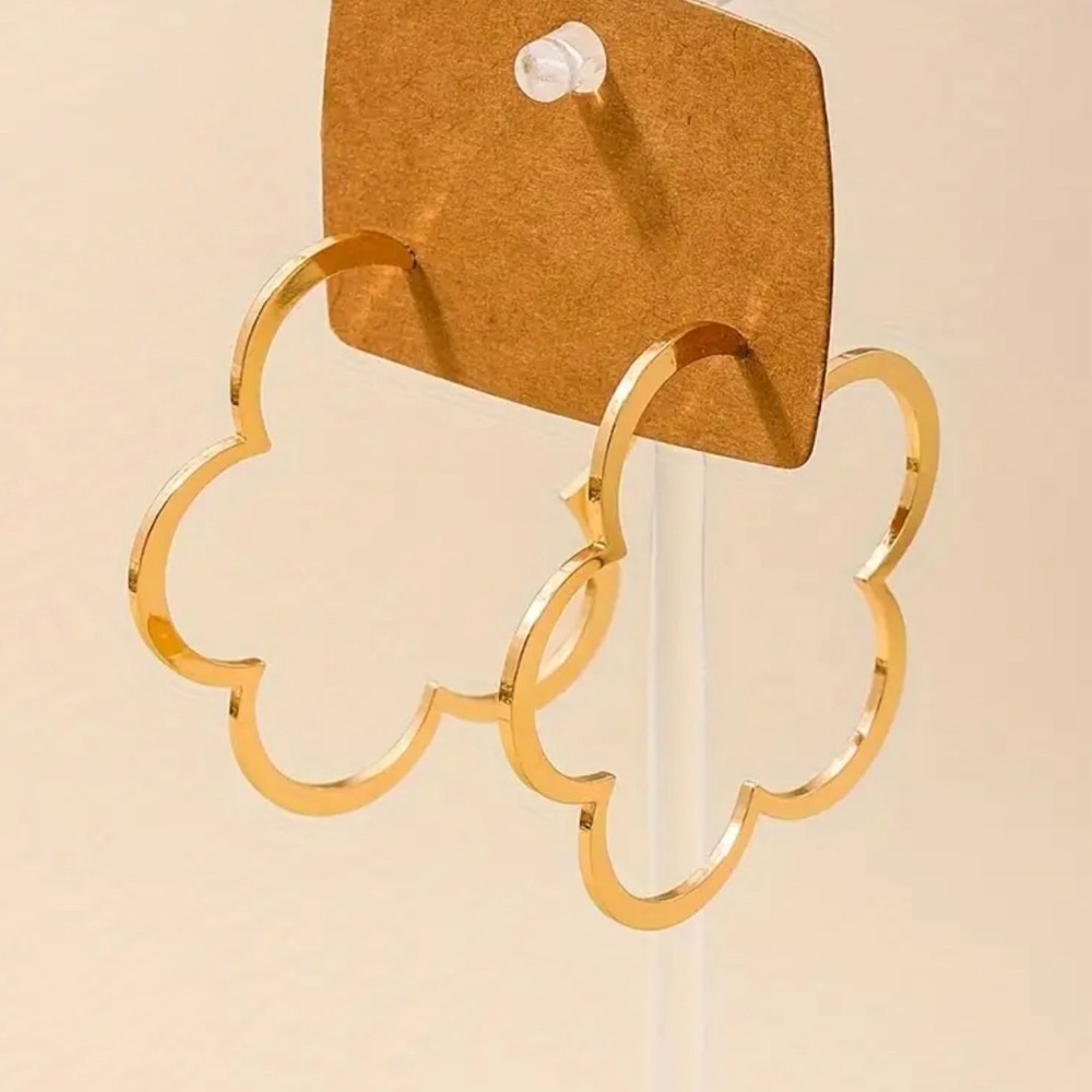 New-Gold Tone clover hoop earrings - statement piece #glamour